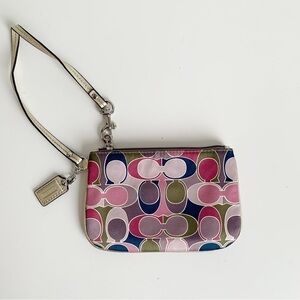 𝅺Coach Signature Logo Corner Zip Wristlet Multicoloured